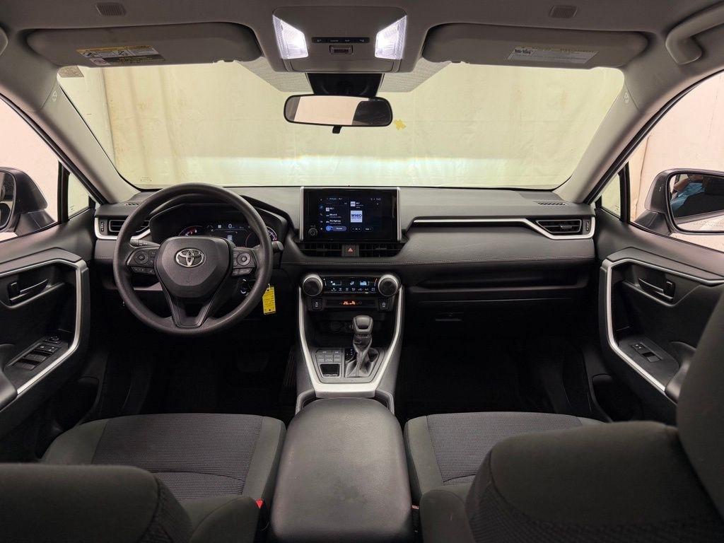 Toyota RAV4  2024