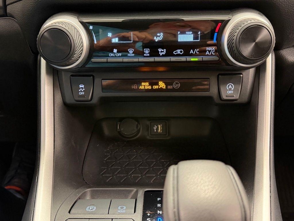Toyota RAV4  2024