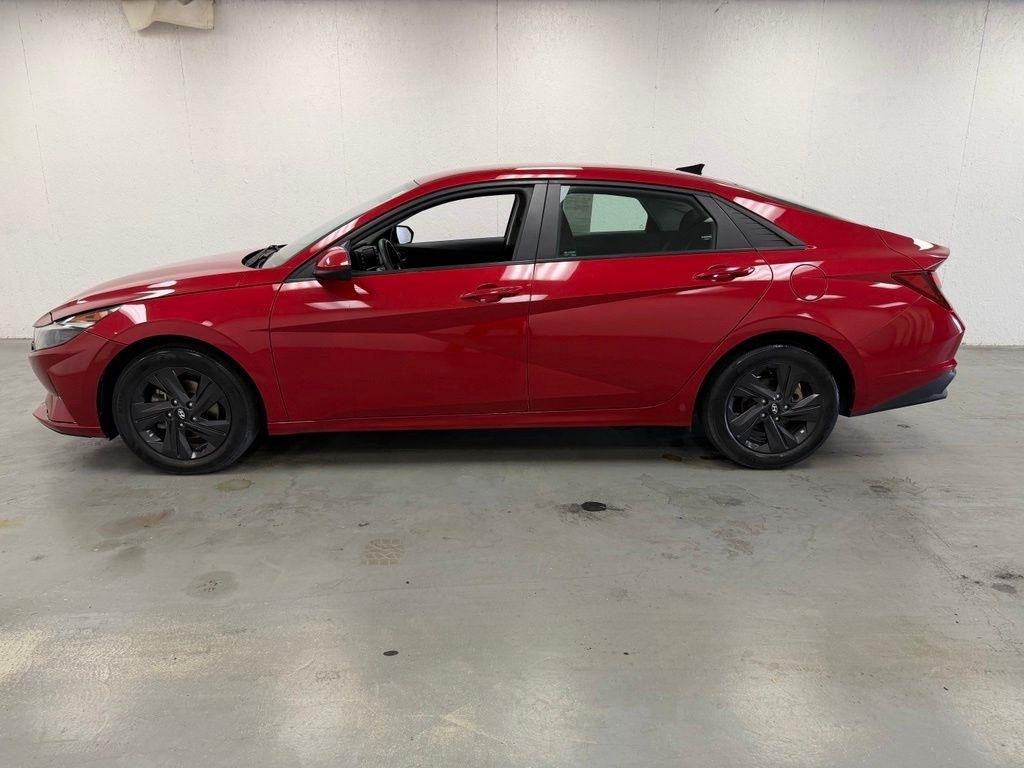 Hyundai Elantra  2022