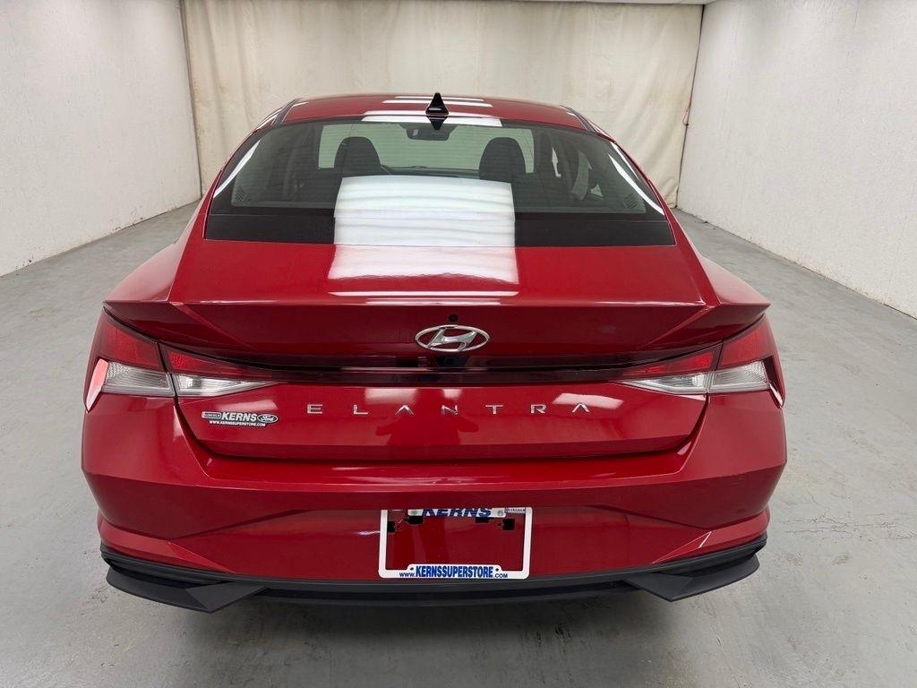 Hyundai Elantra  2022