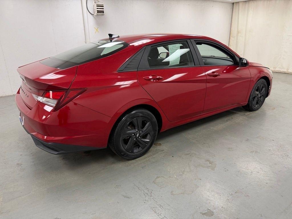 Hyundai Elantra  2022
