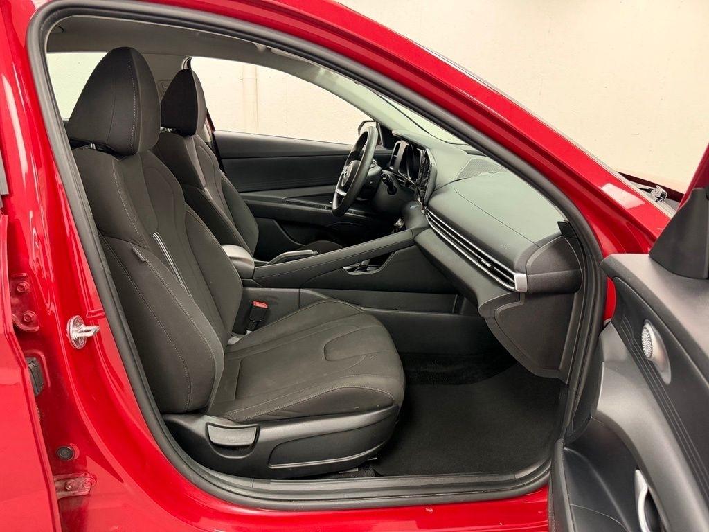 Hyundai Elantra  2022