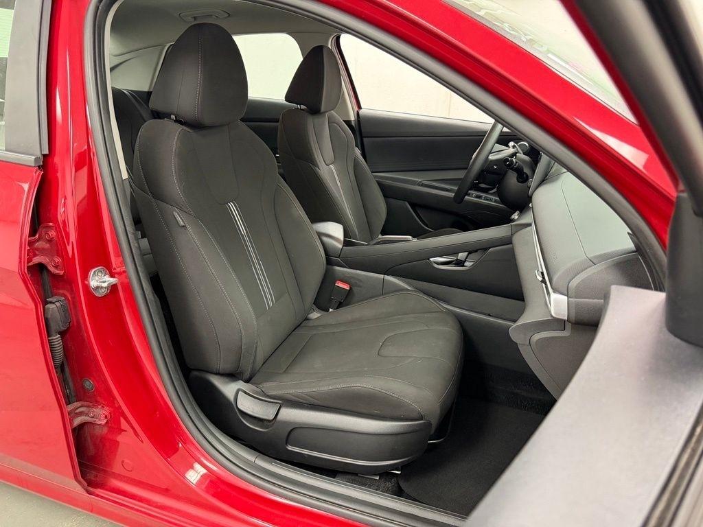 Hyundai Elantra  2022