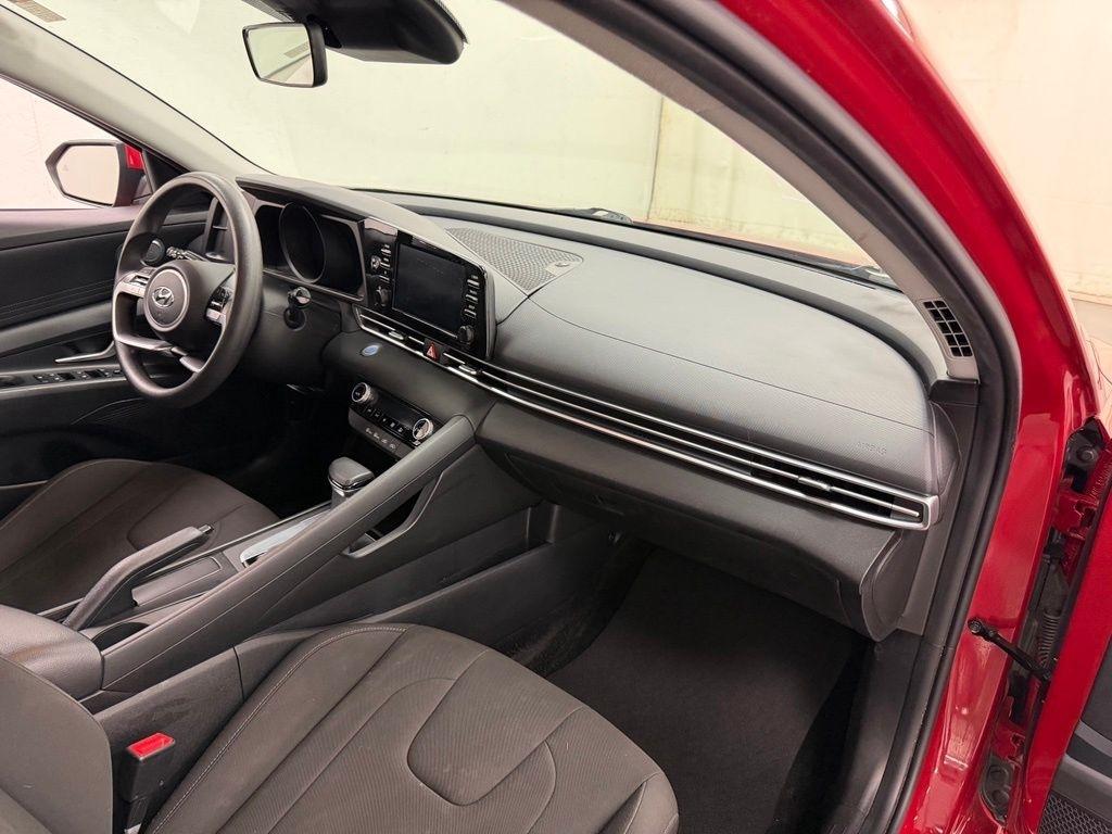 Hyundai Elantra  2022
