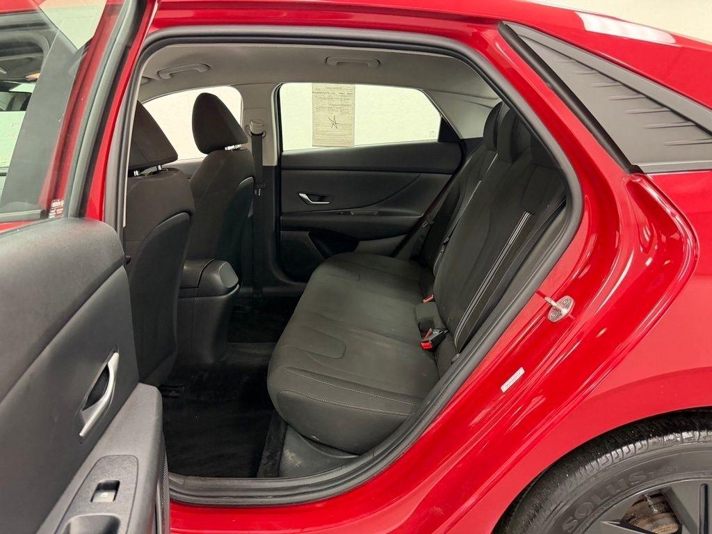 Hyundai Elantra  2022
