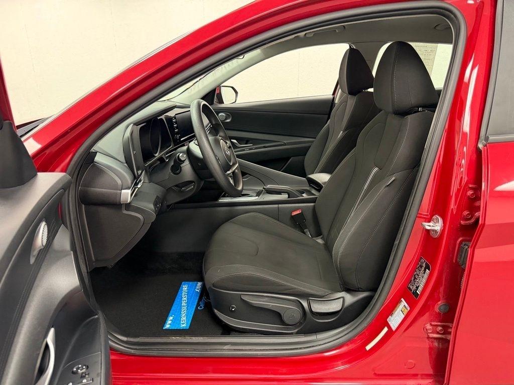 Hyundai Elantra  2022