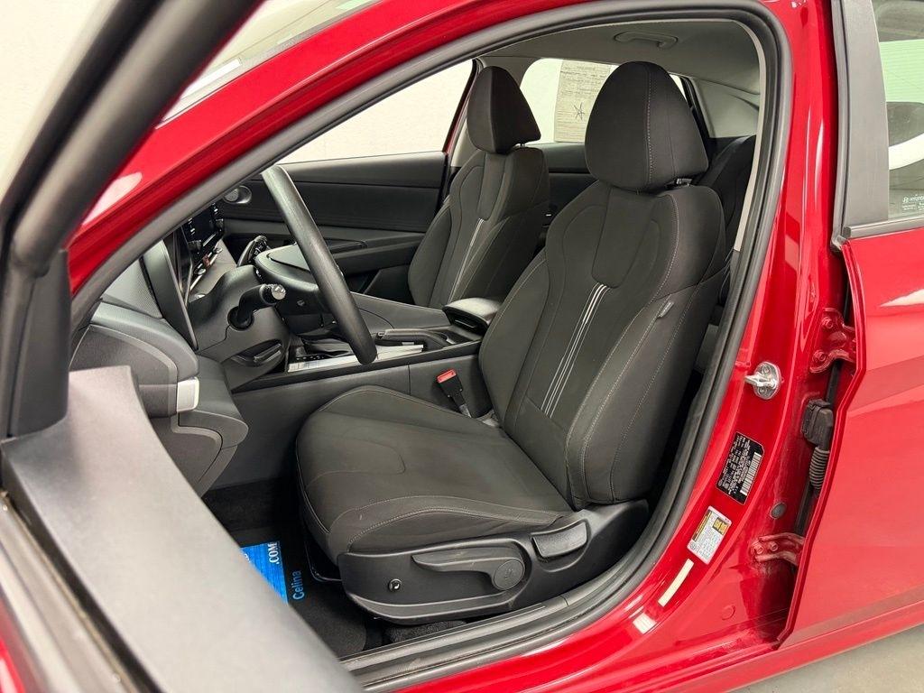 Hyundai Elantra  2022