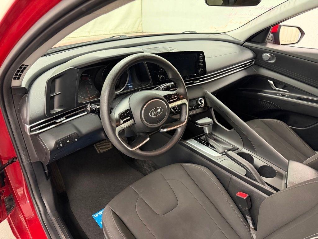 Hyundai Elantra  2022
