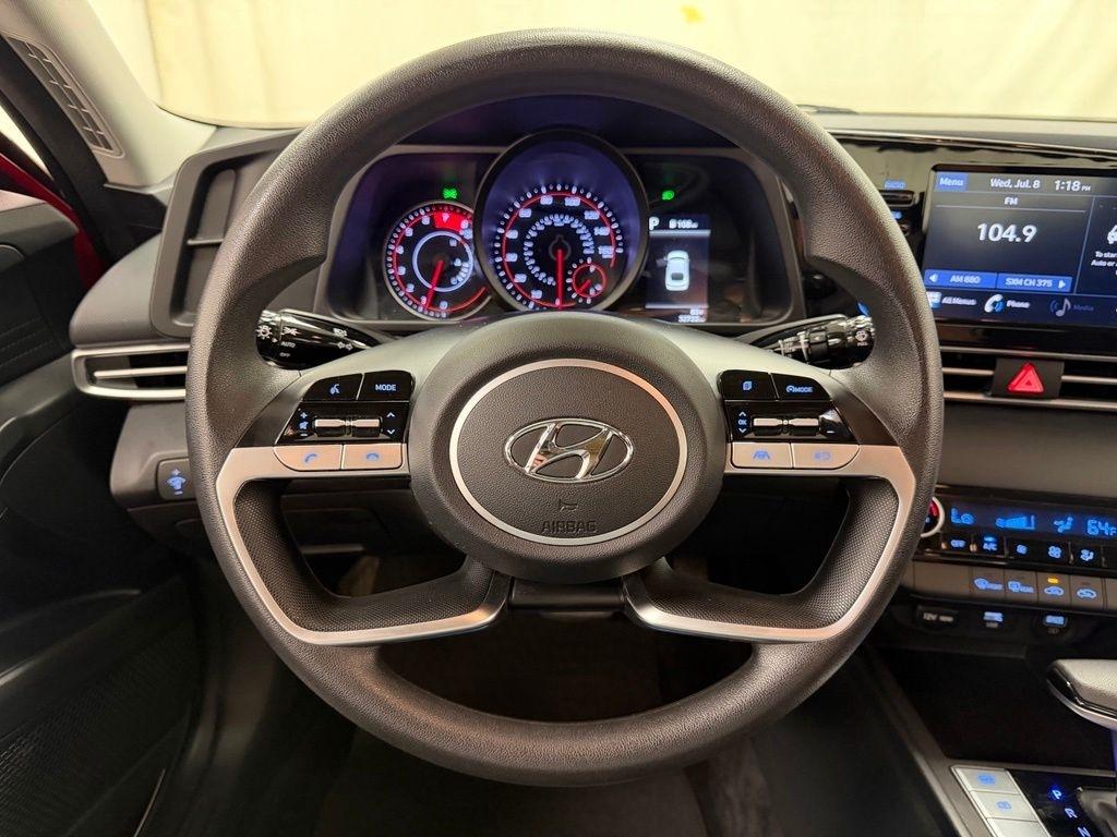 Hyundai Elantra  2022