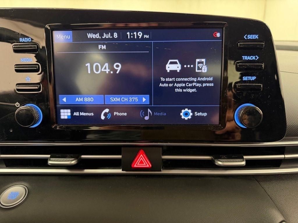 Hyundai Elantra  2022