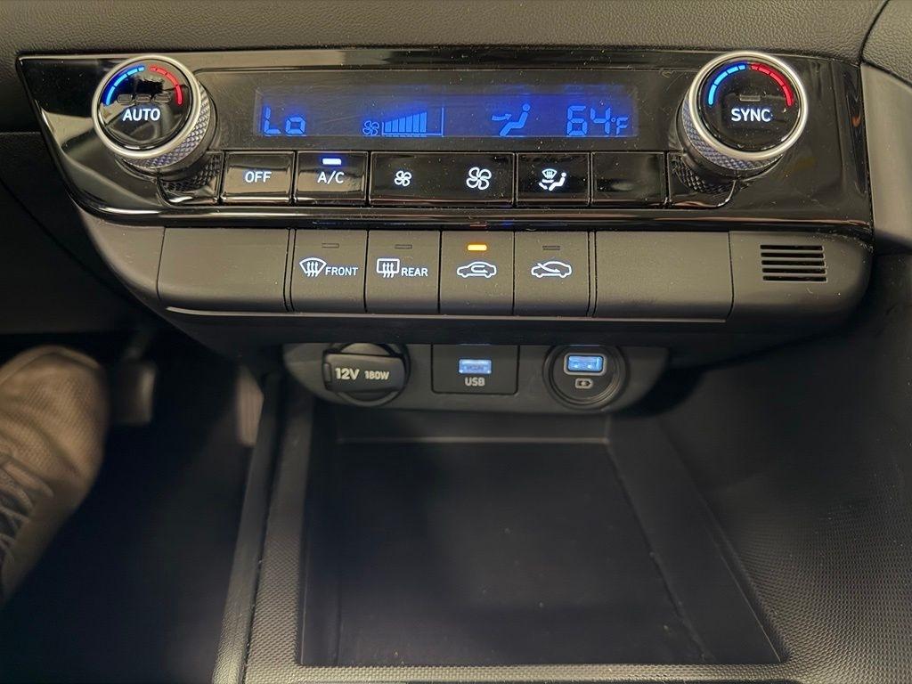 Hyundai Elantra  2022