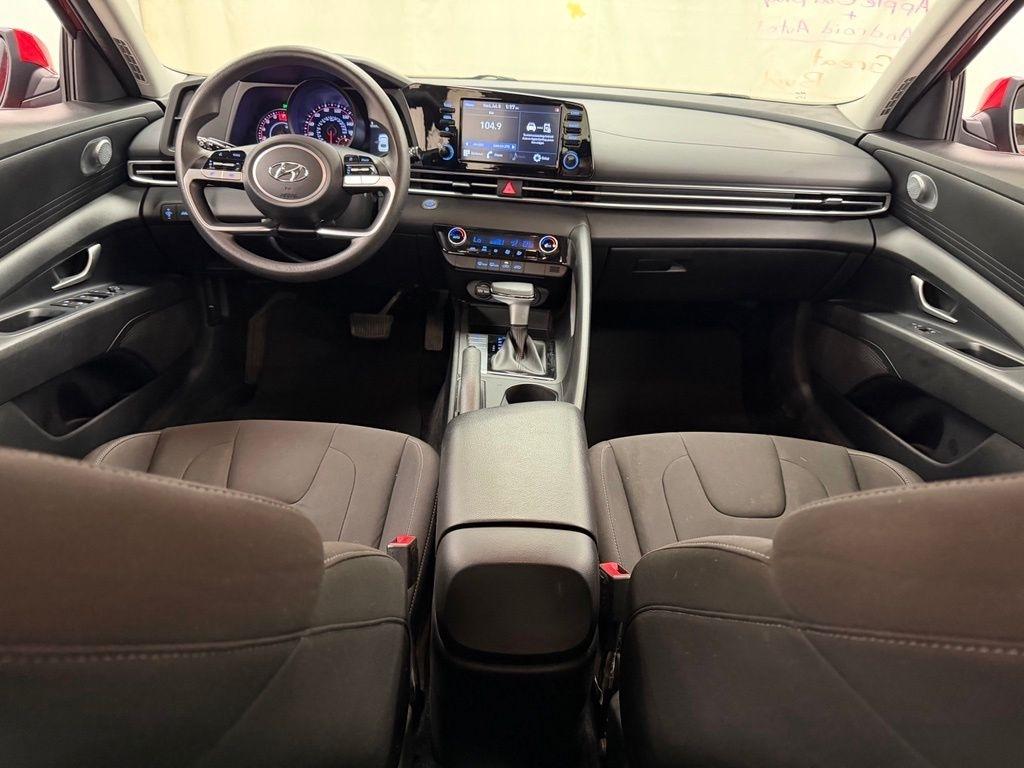 Hyundai Elantra  2022