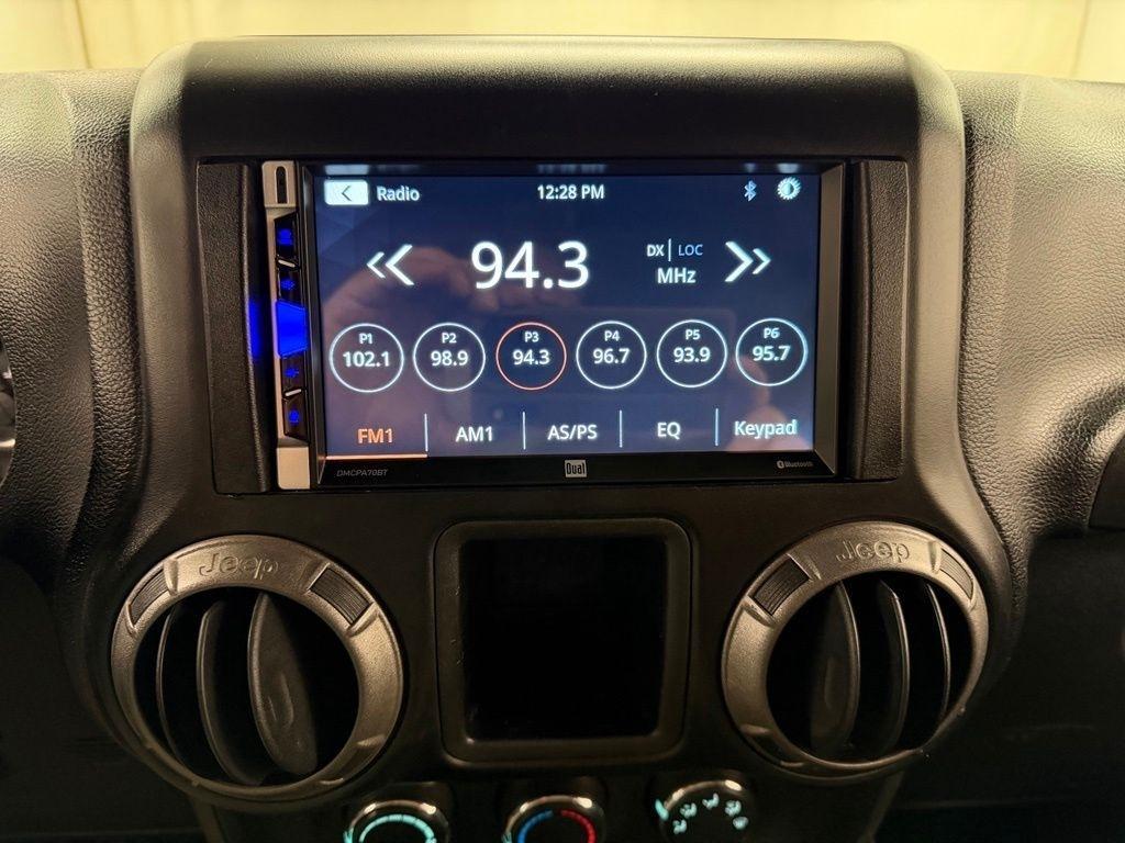 Jeep Wrangler  2011