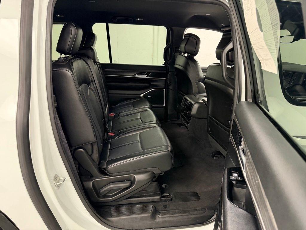 Jeep Wagoneer L  2024