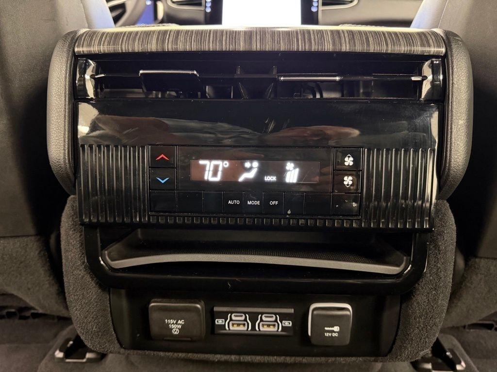 Jeep Wagoneer L  2024