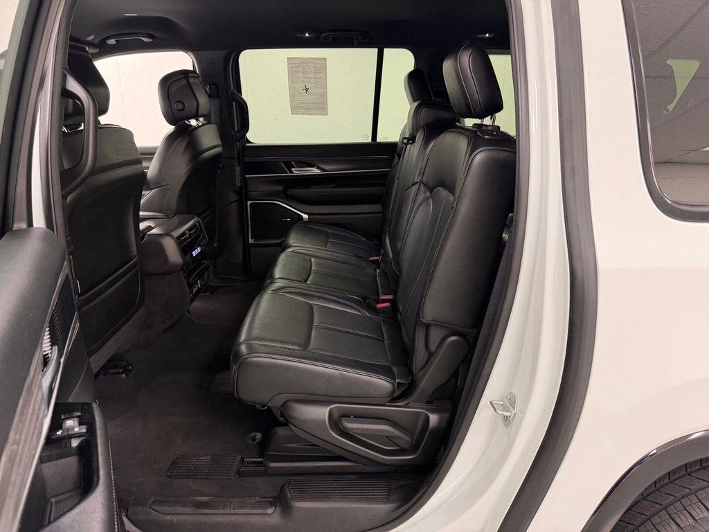 Jeep Wagoneer L  2024