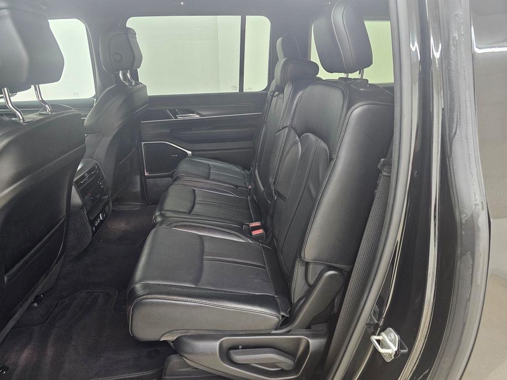 Jeep Wagoneer L  2024