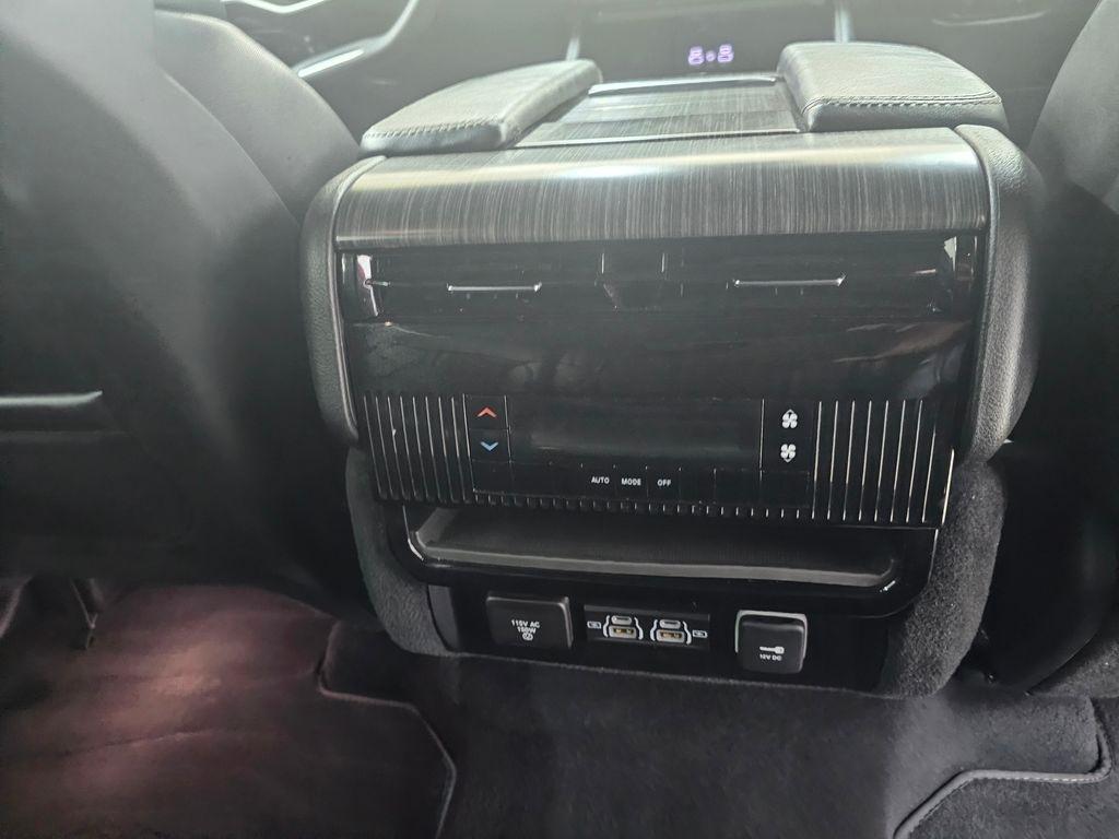 Jeep Wagoneer L  2024