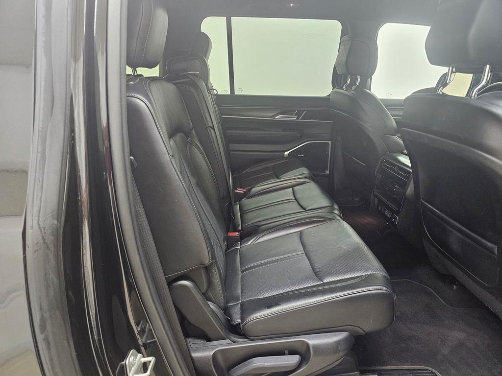 Jeep Wagoneer L  2024
