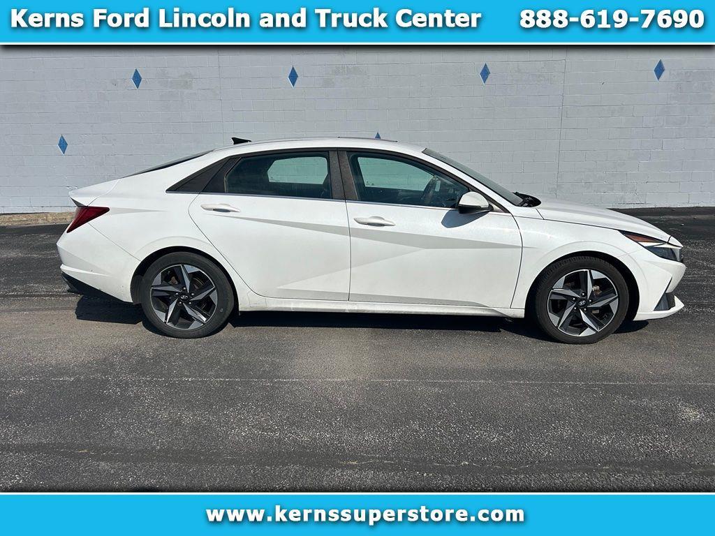 Hyundai Elantra  2021