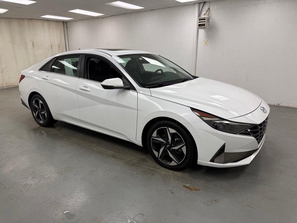 Hyundai Elantra  2021