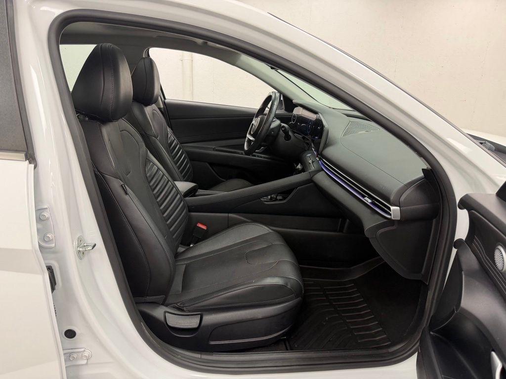 Hyundai Elantra  2021