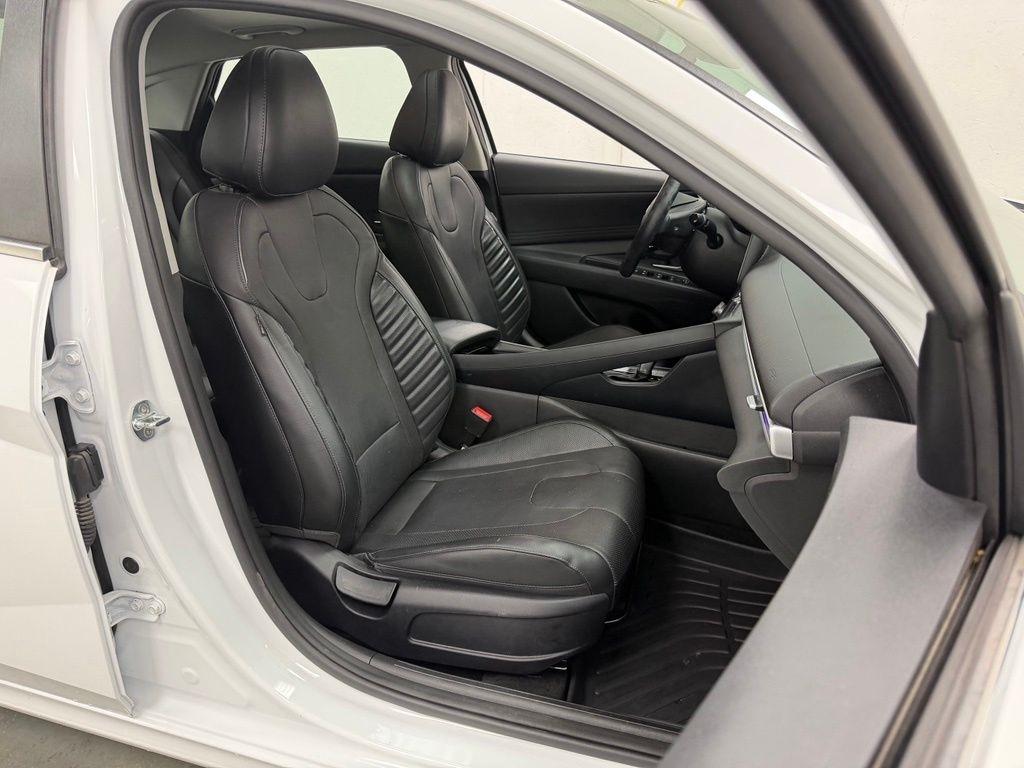 Hyundai Elantra  2021