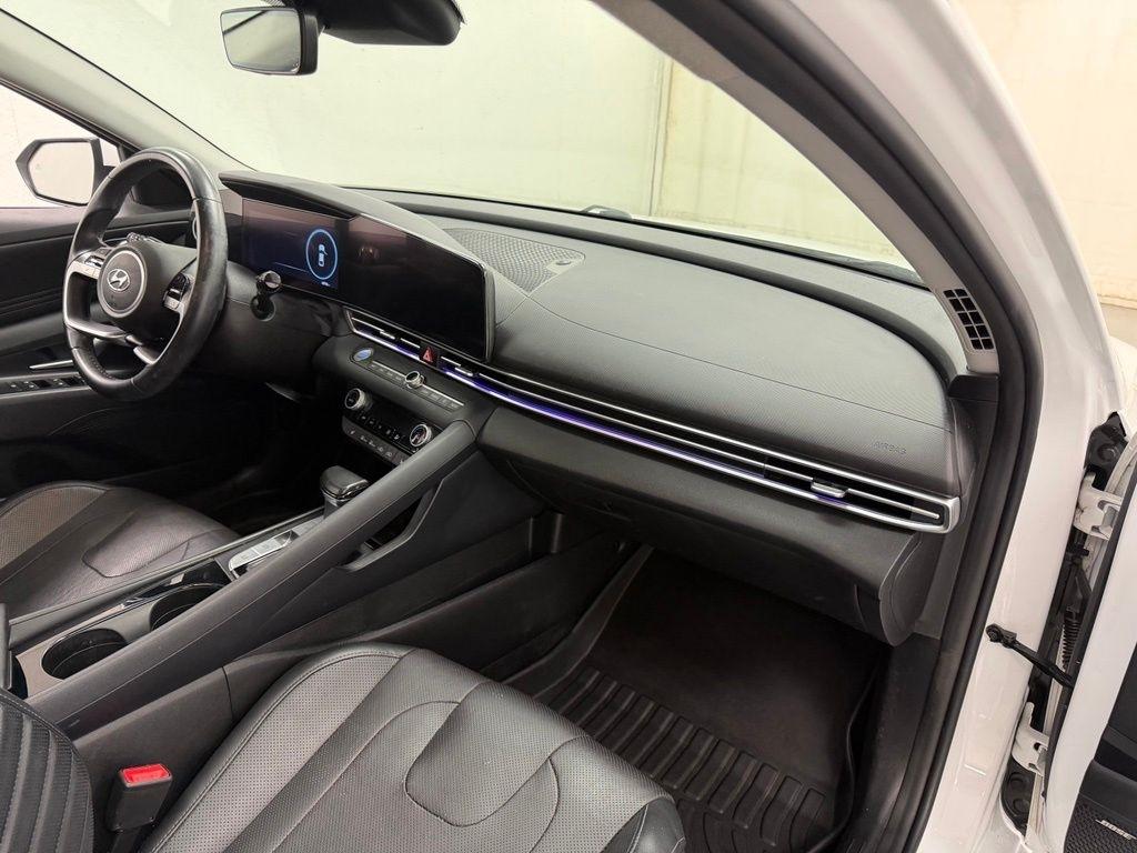 Hyundai Elantra  2021