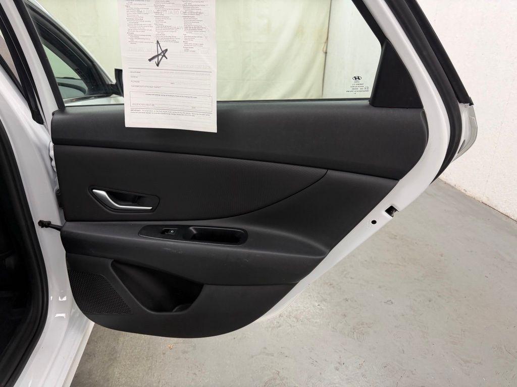 Hyundai Elantra  2021