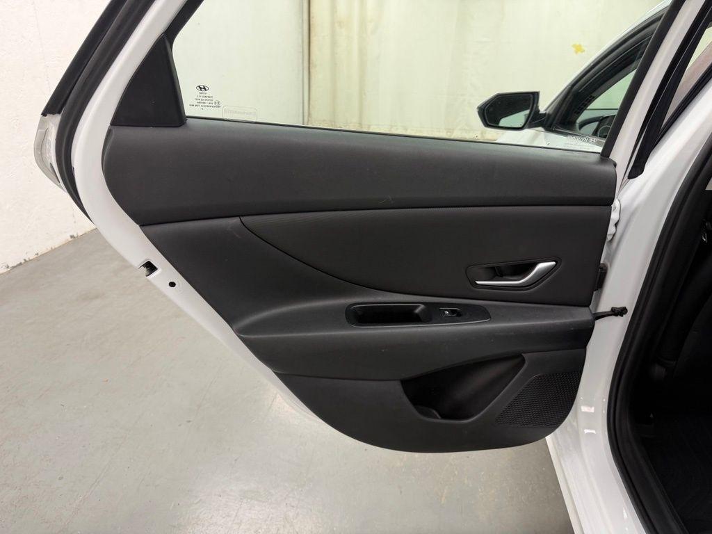 Hyundai Elantra  2021