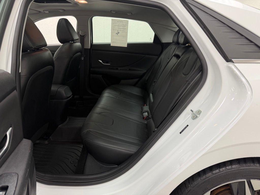Hyundai Elantra  2021