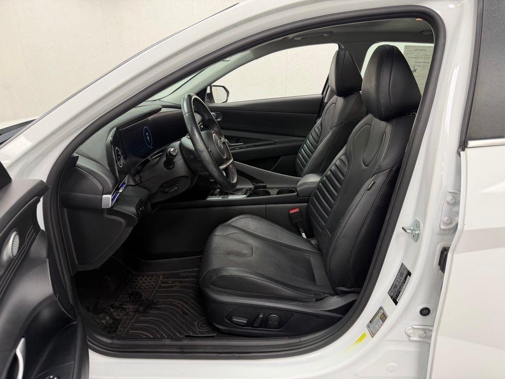 Hyundai Elantra  2021