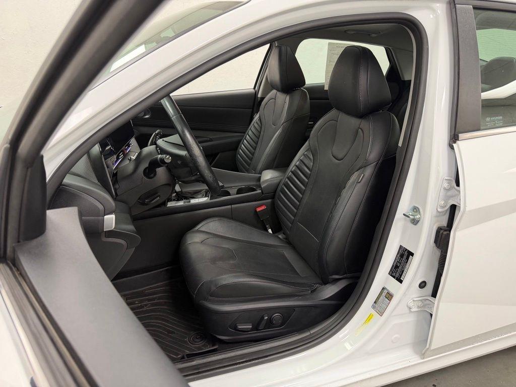 Hyundai Elantra  2021