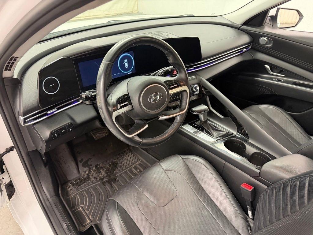 Hyundai Elantra  2021