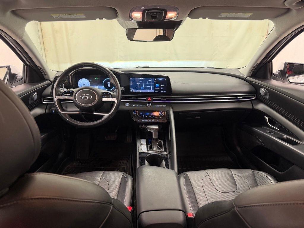 Hyundai Elantra  2021