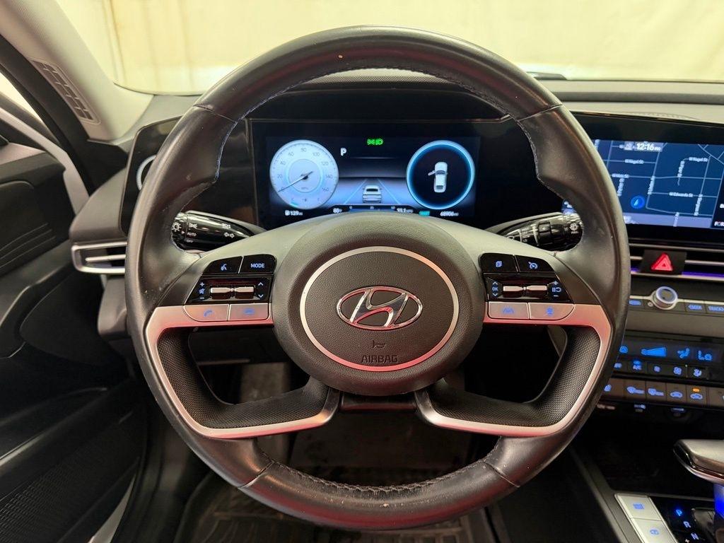 Hyundai Elantra  2021