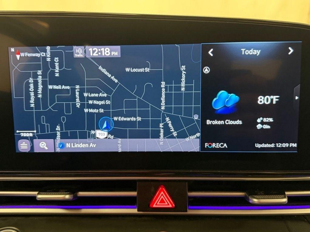 Hyundai Elantra  2021