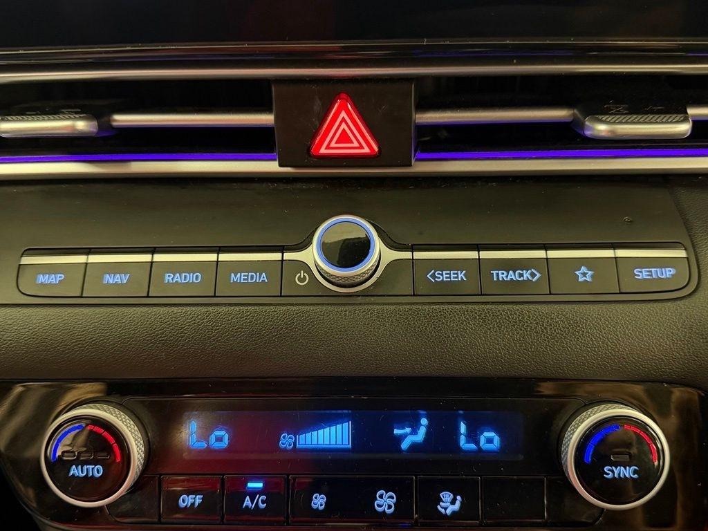 Hyundai Elantra  2021