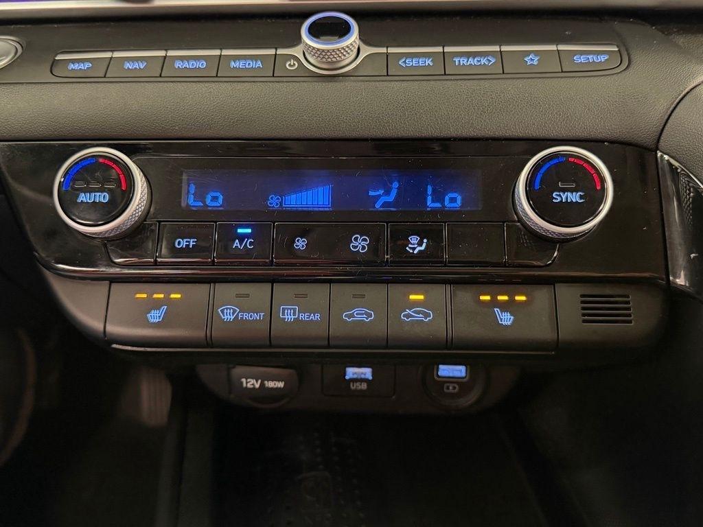Hyundai Elantra  2021