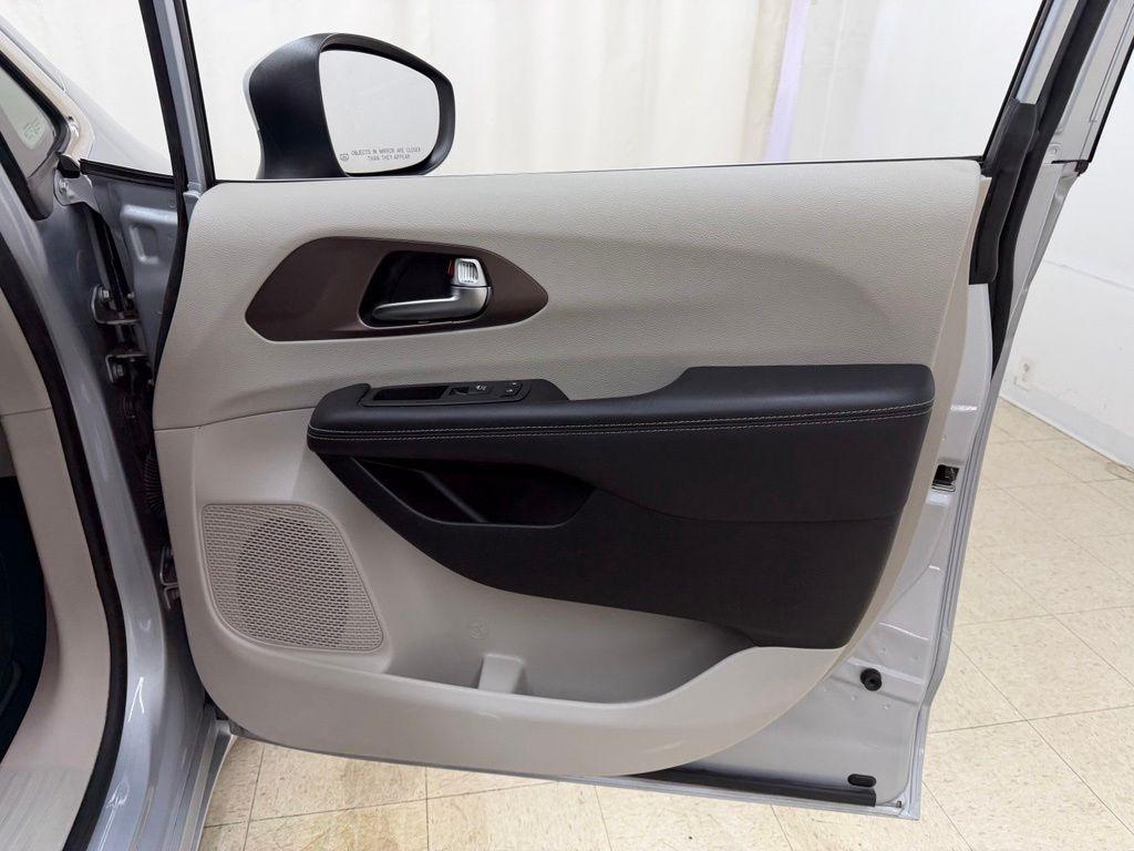 Chrysler Voyager  2023