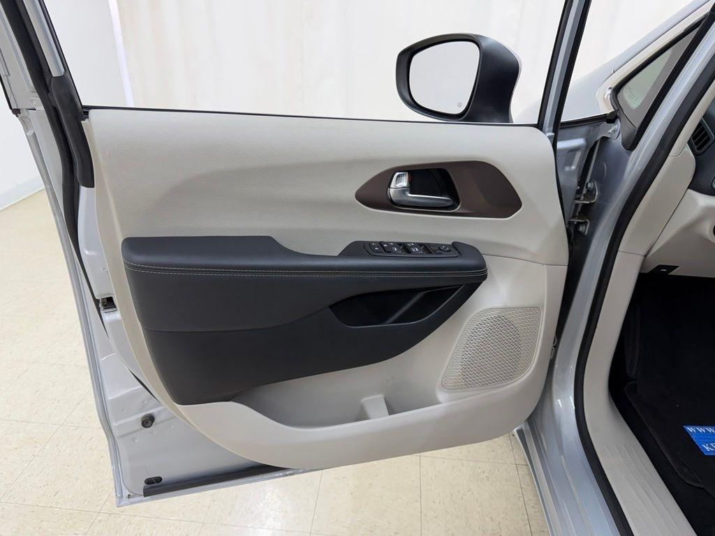 Chrysler Voyager  2023