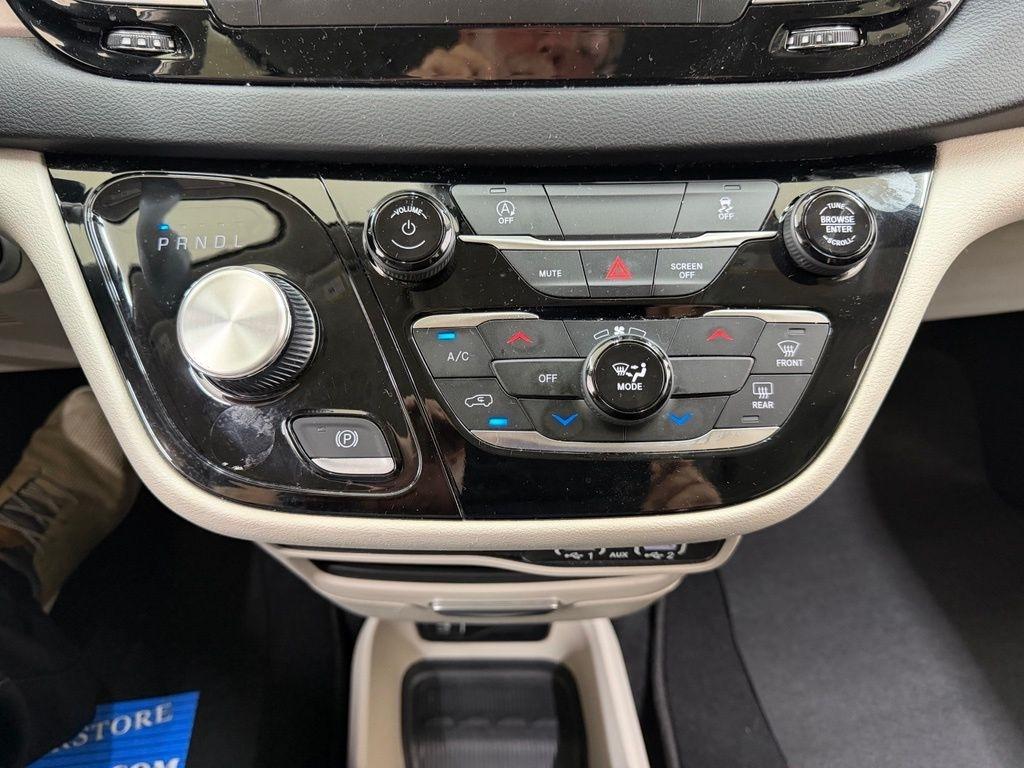 Chrysler Voyager  2023