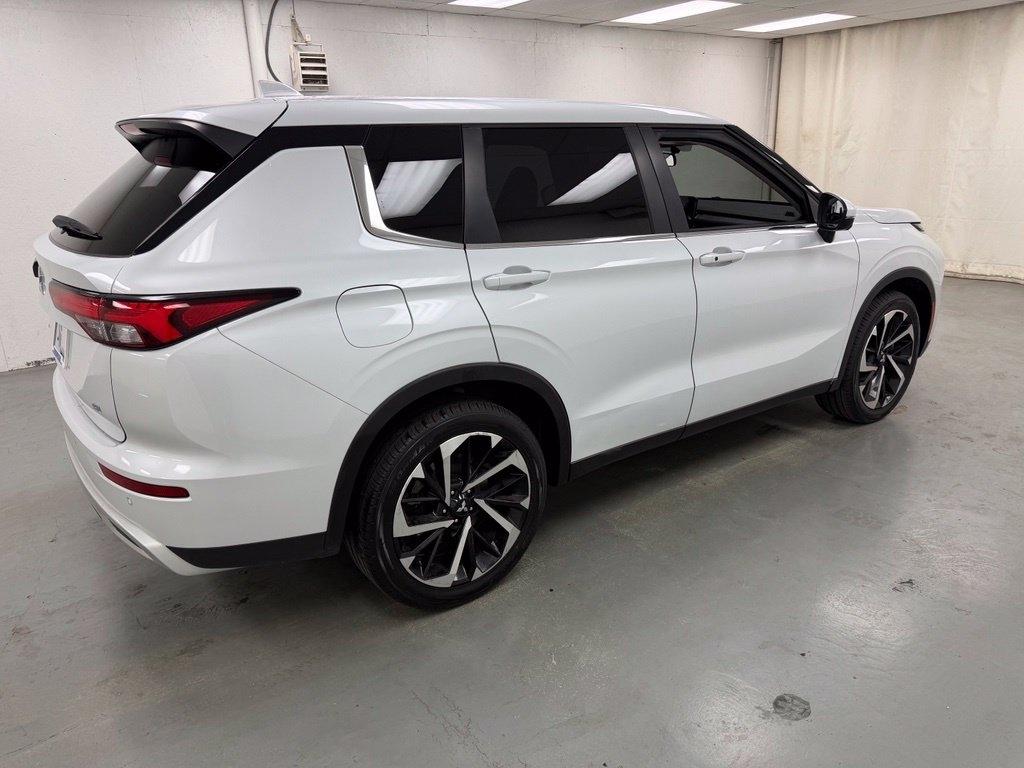 Mitsubishi Outlander  2024