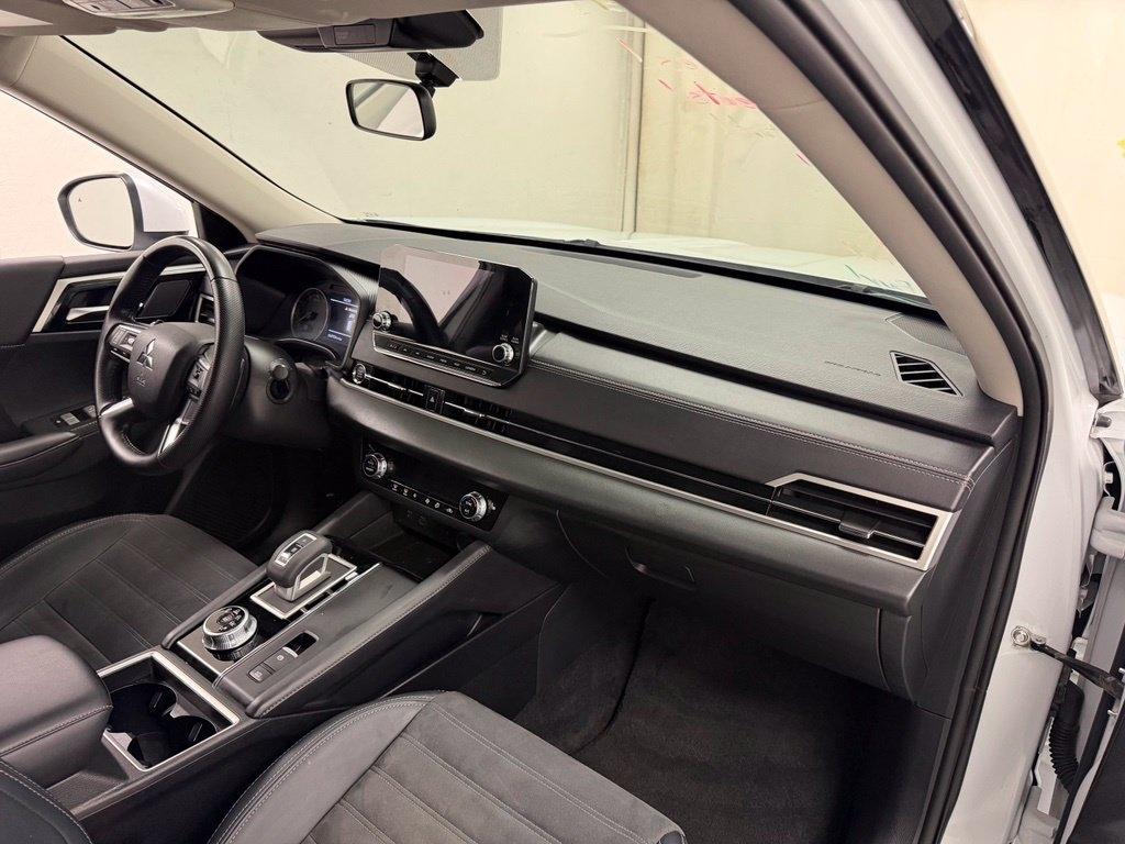 Mitsubishi Outlander  2024
