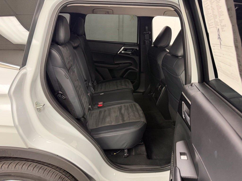 Mitsubishi Outlander  2024