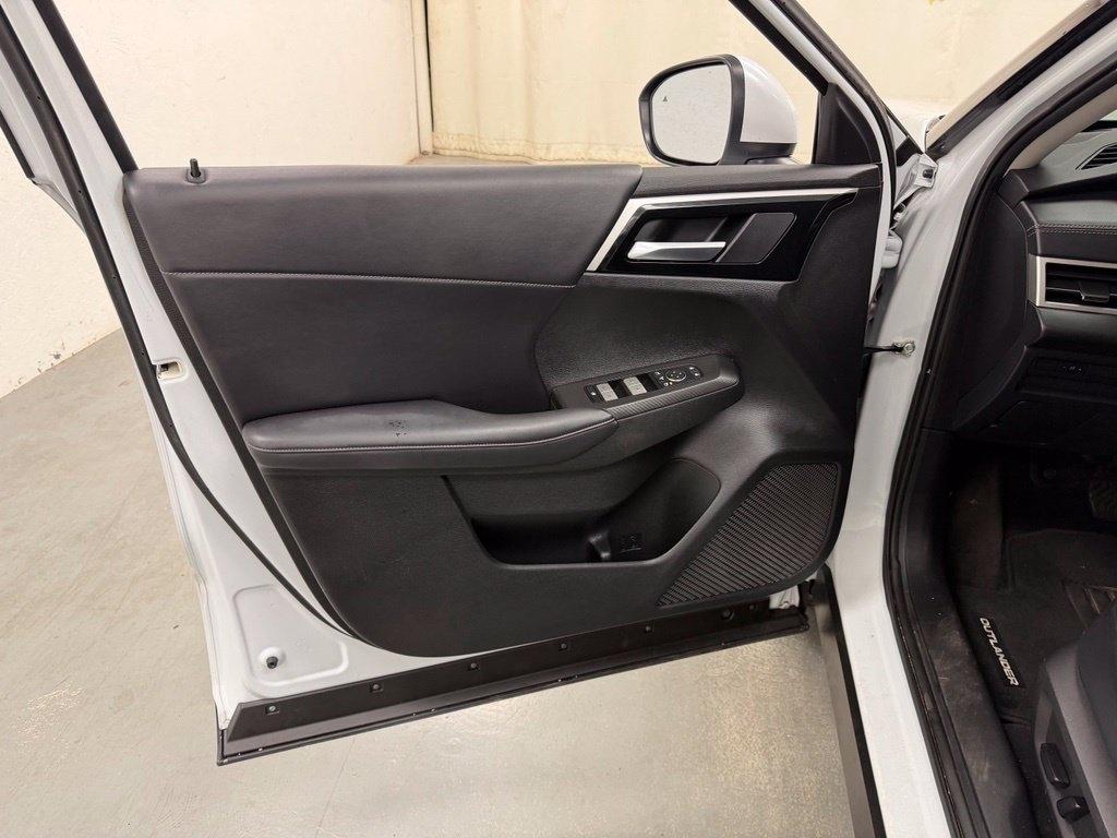 Mitsubishi Outlander  2024