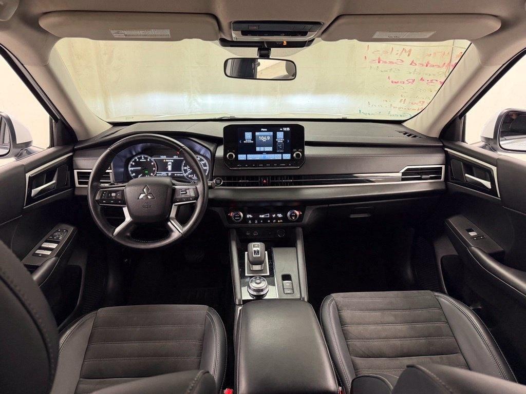 Mitsubishi Outlander  2024