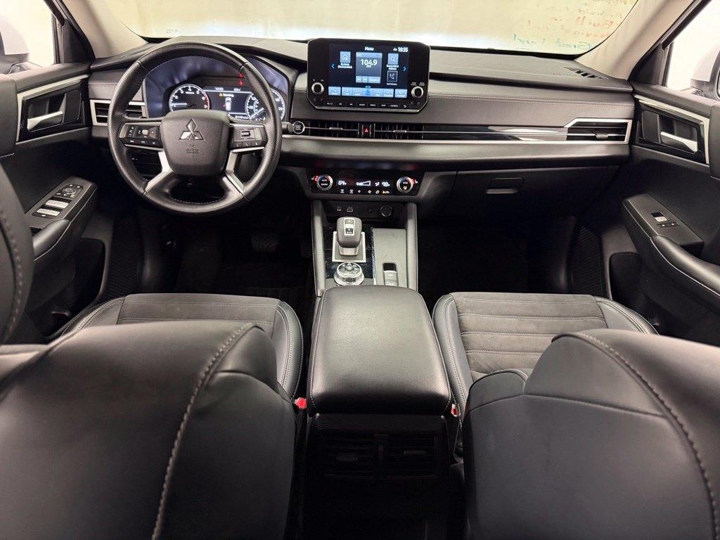 Mitsubishi Outlander  2024
