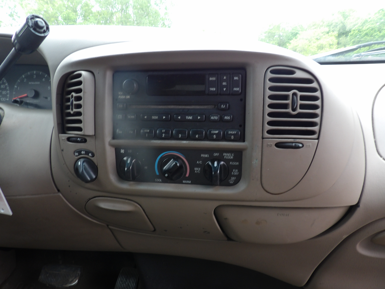 Ford F-150 XLT SuperCrew 4WD 2001