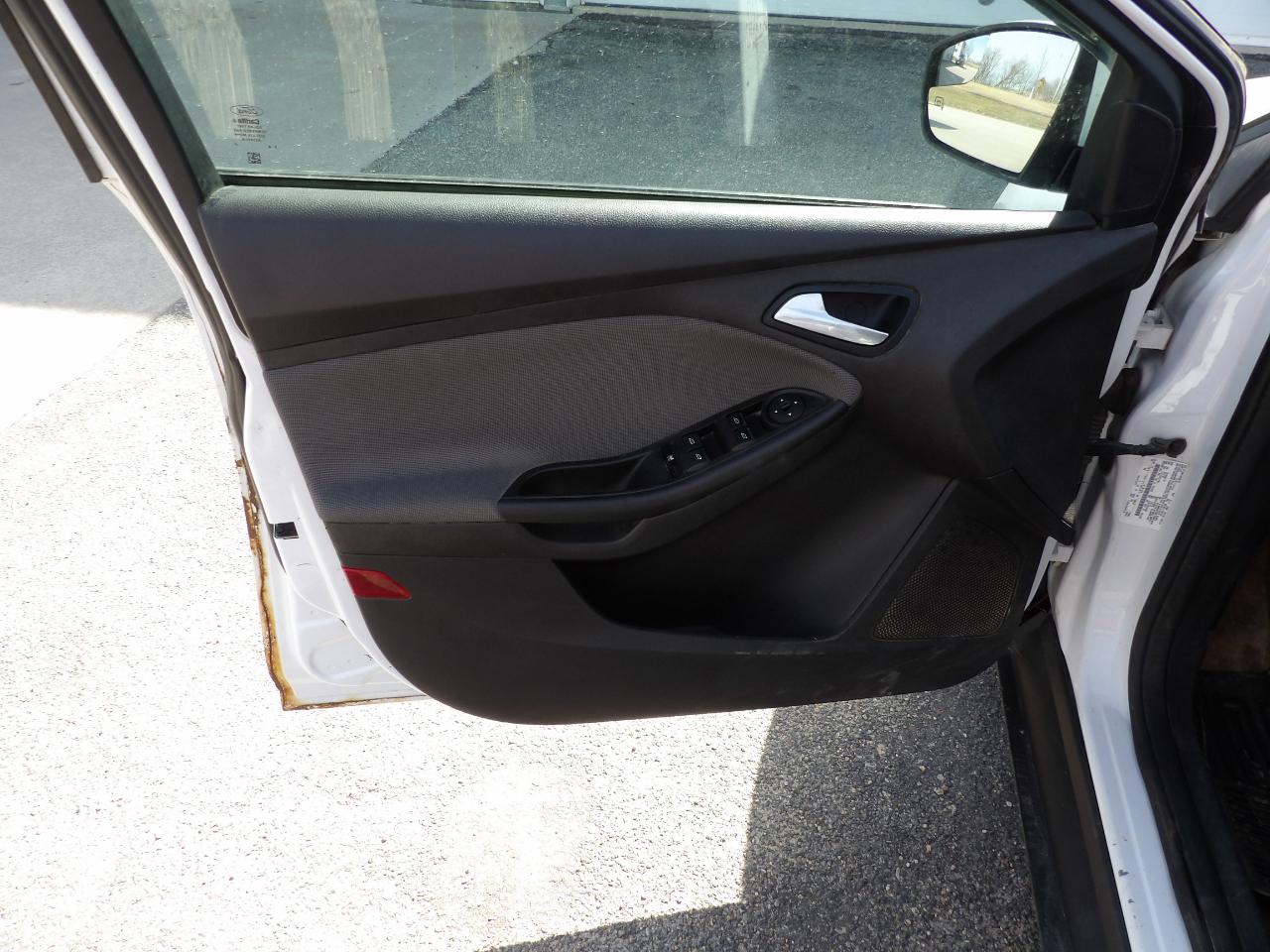 Ford Focus SE Sedan 2014